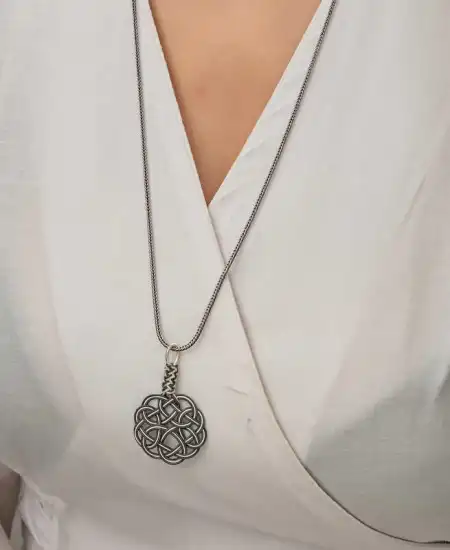 Gümüş Kazaziye Örgü Kadın Kolye