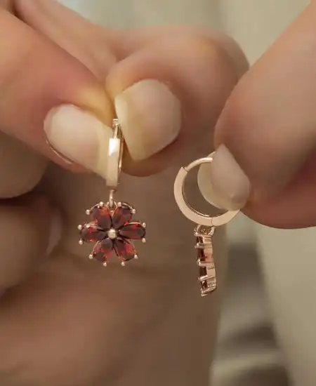 Gümüş Kırmızı Çiçek Bayan Küpe