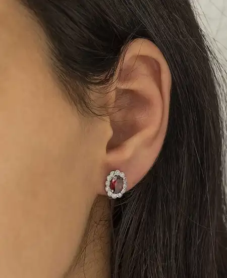 Gümüş Kırmızı Çiçek Desenli J Bayan Küpe