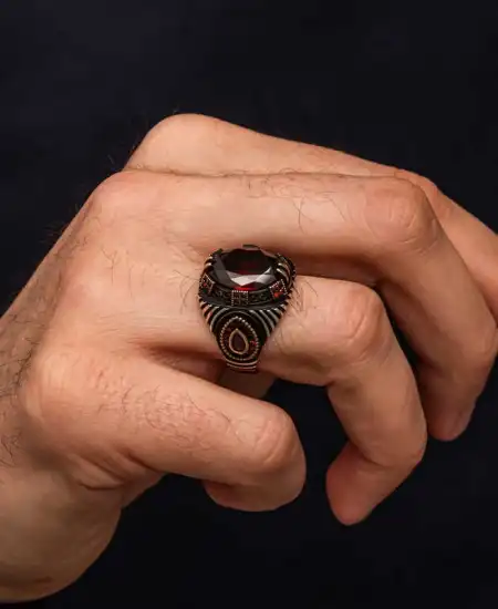 Gümüş Kırmızı Fasetli Taşlı Erkek Yüzük