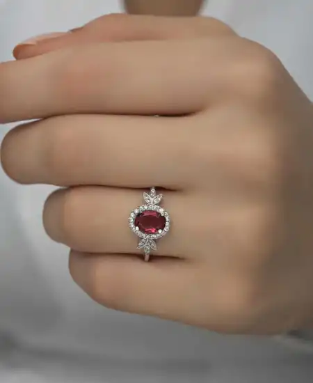 Gümüş Kırmızı Oval Taşlı Kadın Yüzük