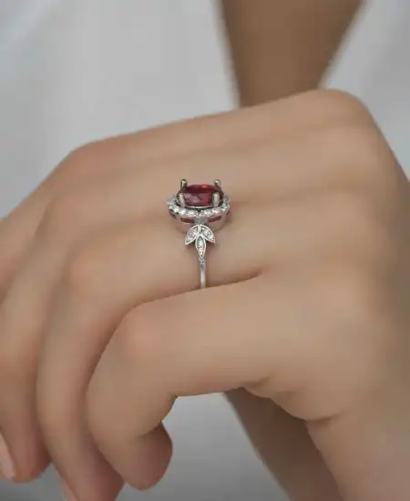 Gümüş Kırmızı Oval Taşlı Kadın Yüzük