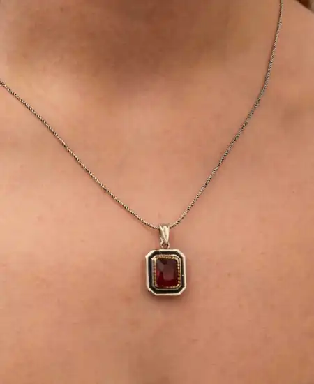 Gümüş Kırmızı Taşlı Dikdörtgen Kadın Kolye