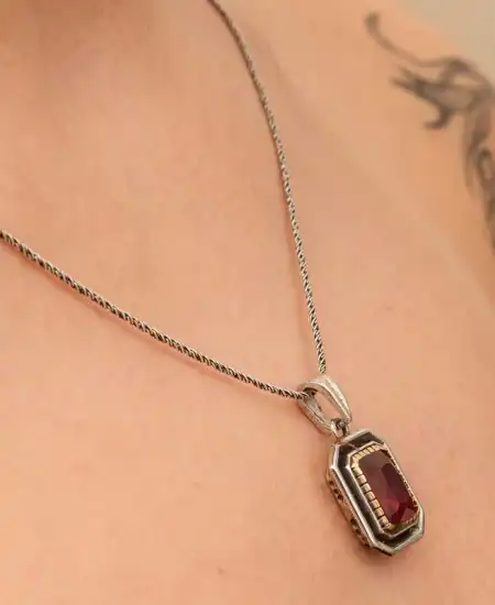Gümüş Kırmızı Taşlı Dikdörtgen Kadın Kolye