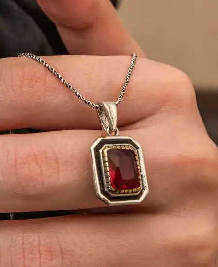 Gümüş Kırmızı Taşlı Dikdörtgen Kadın Kolye