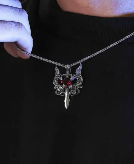 Gümüş Kırmızı Taşlı Ejderha Erkek Kılıç Kolye