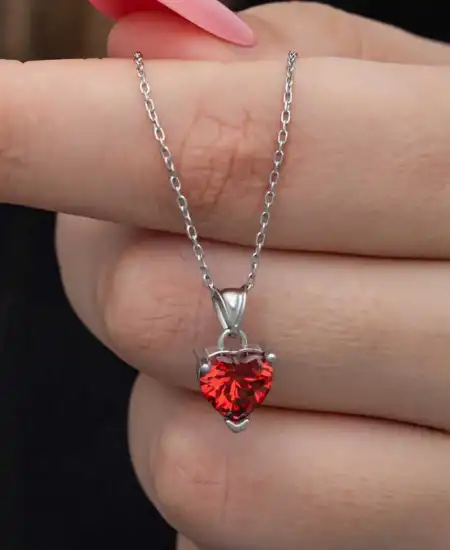 Gümüş Kırmızı Taşlı Kalpli Kadın Kolye