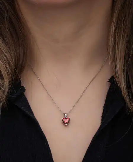 Gümüş Kırmızı Taşlı Kalpli Kadın Kolye
