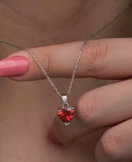Gümüş Kırmızı Taşlı Kalpli Kadın Kolye