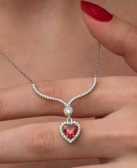 Gümüş Kırmızı Zirkon Taşlı Kalp Kadın Kolye