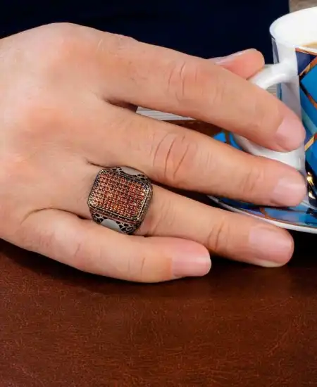 Gümüş Kırmızı Zirkon Taşlı Kare Erkek Yüzük