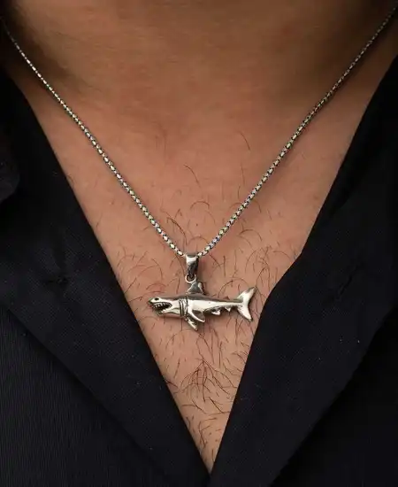 Gümüş Köpek Balığı Kolye