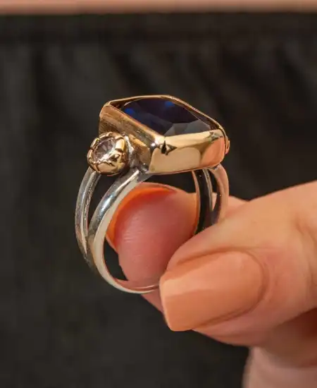 Gümüş Koyu Lacivert Zirkon Taşlı Otantik Kadın Yüzük