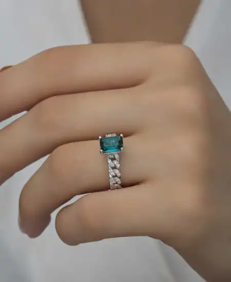 Gümüş Koyu Yeşil Baget Taşlı Kadın Yüzük