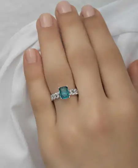 Gümüş Koyu Yeşil Baget Taşlı Kadın Yüzük