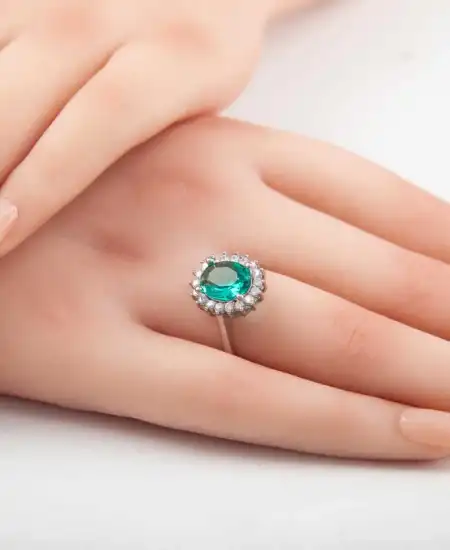 Gümüş Koyu Yeşil Taşlı Oval Kadın Yüzük