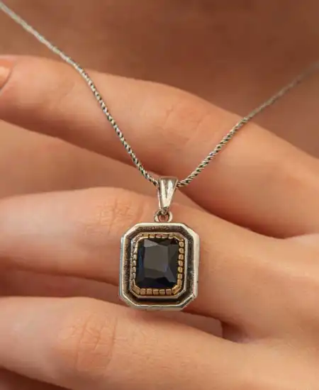 Gümüş Lacivert Taşlı Dikdörtgen Kadın Kolye