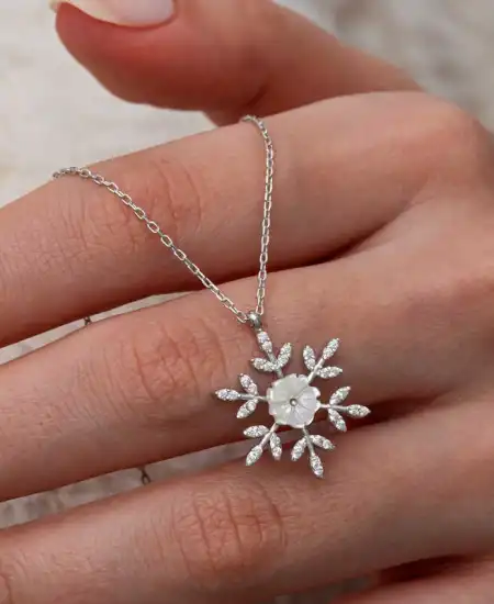 Gümüş Manolya Çiçeği Kar Tanesi Kadın Kolye