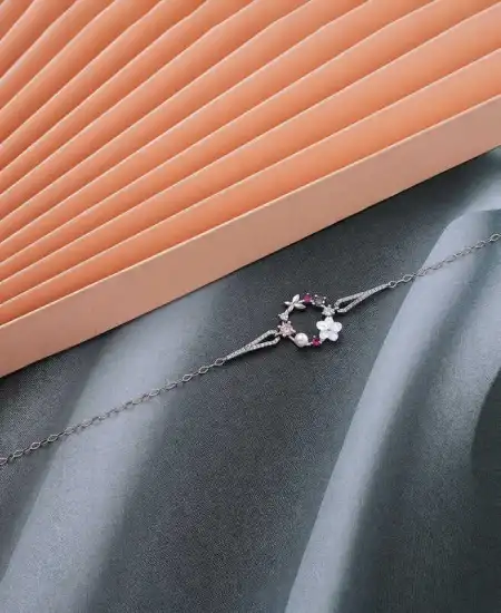 Gümüş Manolya Çiçeği Kelebek Kadın Bileklik