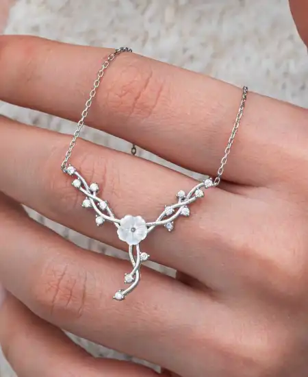 Gümüş Manolya Çiçeği Sarmaşık Kadın Kolye