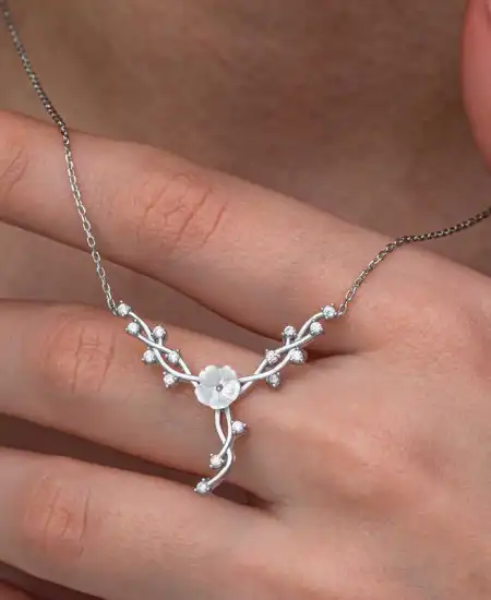 Gümüş Manolya Çiçeği Sarmaşık Kadın Kolye