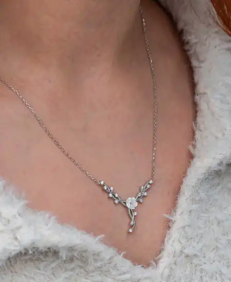 Gümüş Manolya Çiçeği Sarmaşık Kadın Kolye