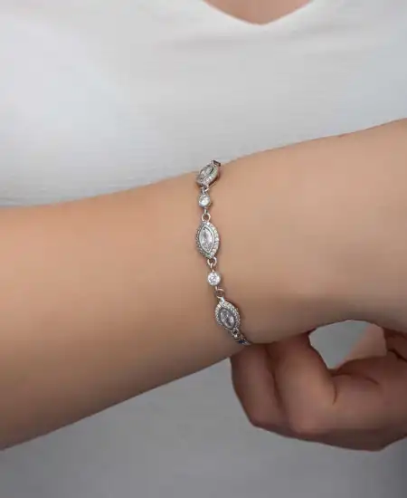 Gümüş Mekik Zirkon Taşlı Kadın Bileklik