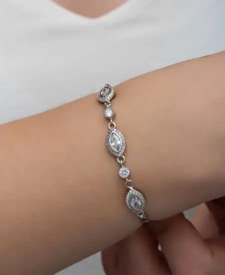 Gümüş Mekik Zirkon Taşlı Kadın Bileklik