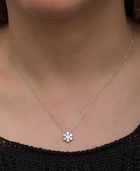 Gümüş Minimal Kar Tanesi Kadın Kolye