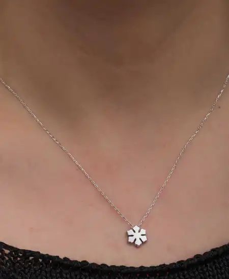 Gümüş Minimal Kar Tanesi Kadın Kolye