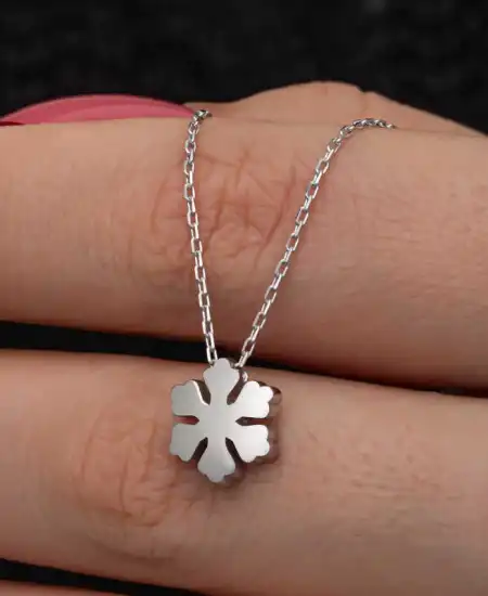 Gümüş Minimal Kar Tanesi Kadın Kolye