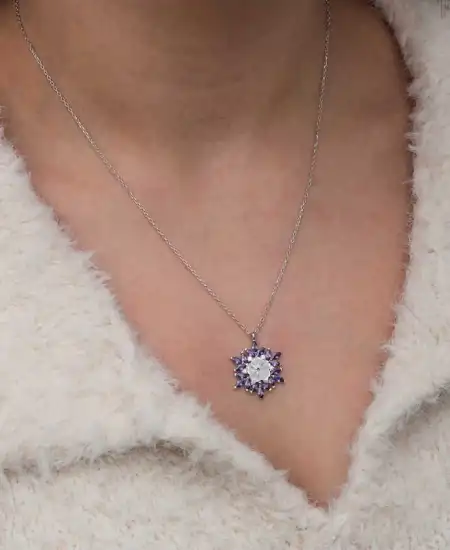 Gümüş Mor Lotus Desenli Çiçek Kadın Kolye