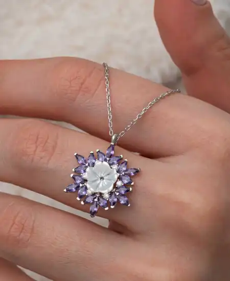 Gümüş Mor Lotus Desenli Çiçek Kadın Kolye