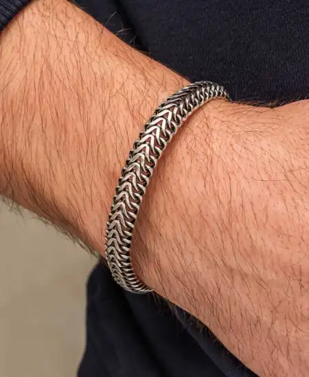 Gümüş Oksitli İşlemeli Erkek Bileklik