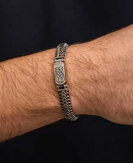 Gümüş Oksitli İşlemeli Erkek Bileklik