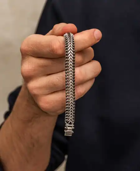 Gümüş Oksitli İşlemeli Erkek Bileklik