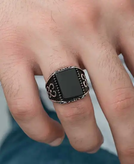 Gümüş Oniks Taşlı Desenli Erkek Yüzük