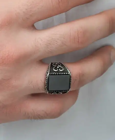Gümüş Oniks Taşlı Desenli Erkek Yüzük