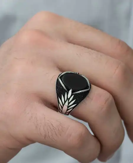 Gümüş Oniks Taşlı İşlemeli Erkek Yüzük