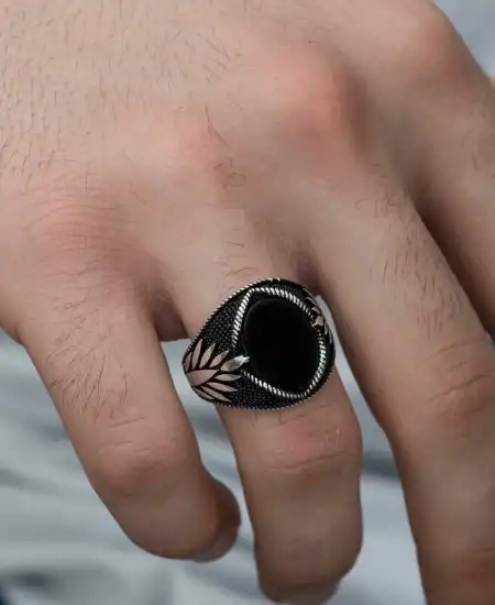 Gümüş Oniks Taşlı İşlemeli Erkek Yüzük