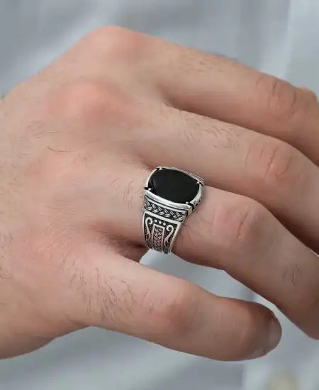 Gümüş Oniks Taşlı Örgü Desenli Erkek Yüzük