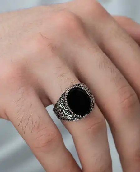 Gümüş Oniks Taşlı Örgü Desenli Erkek Yüzük