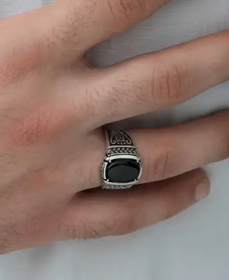 Gümüş Oniks Taşlı Örgü Desenli Erkek Yüzük