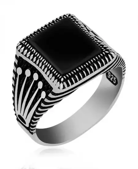Gümüş Oniks Taşlı Taç Desenli Erkek Yüzük