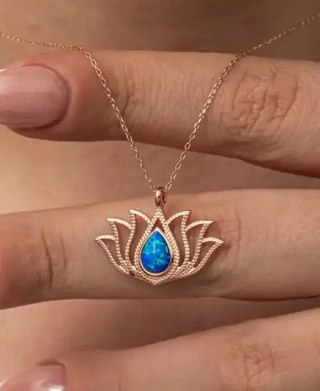 Gümüş Opal Taşlı Rose Lotus Çiçeği Kolye