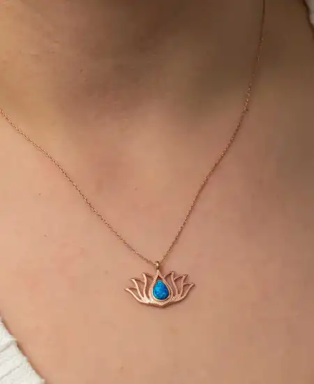 Gümüş Opal Taşlı Rose Lotus Çiçeği Kolye