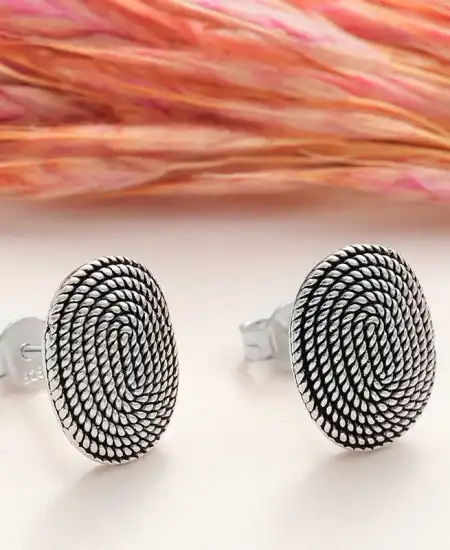 Gümüş Oval Çivili Kadın Küpe