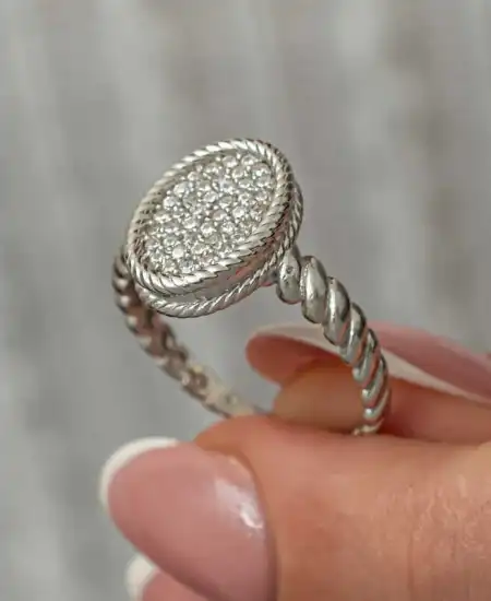 Gümüş Oval Zirkon Taşlı Kadın Yüzük