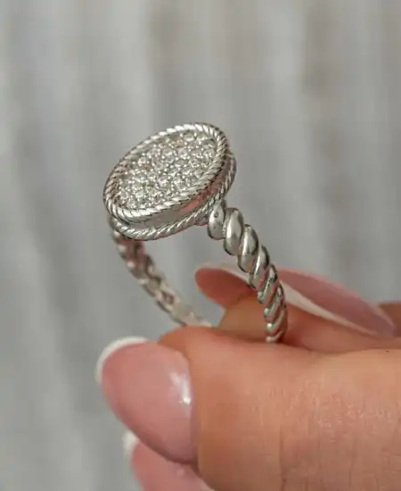 Gümüş Oval Zirkon Taşlı Kadın Yüzük