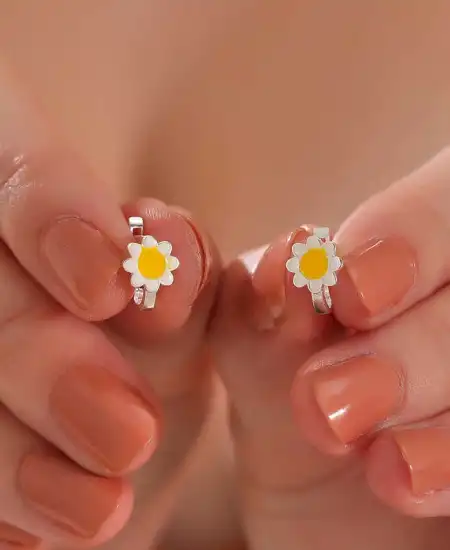 Gümüş Papatya Çocuk Küpesi